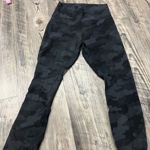 LuluLemon Camo Grey Leggings Women’s Size 6